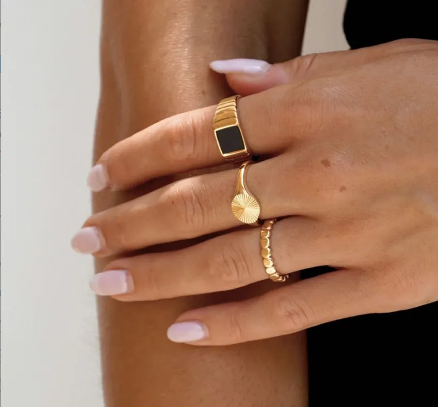 ''Indi'' Ring